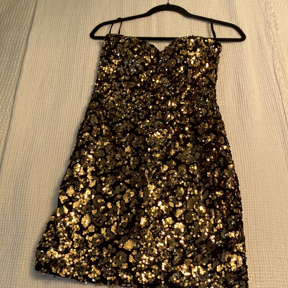 Strapless sequined dress. Very cute.